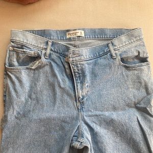 Abercrombie & Fitch 90’s Straight Ultra High Rise Size 33/16